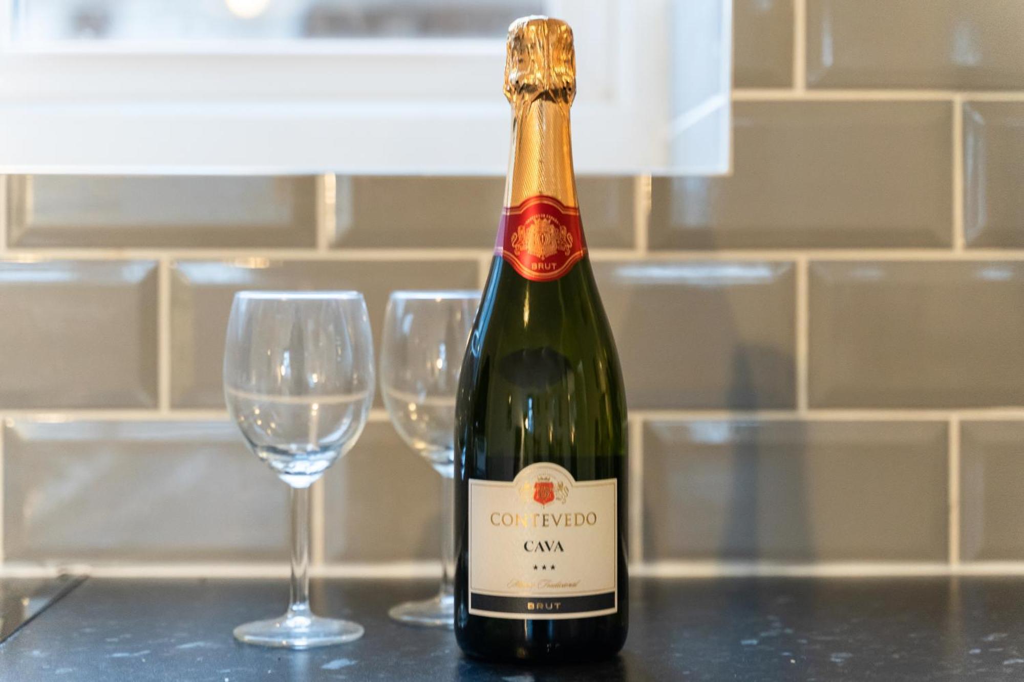 Stylish New Apartment - Free Wifi & Netflix - Top Rated - 3Mh Cradley Heath Extérieur photo
