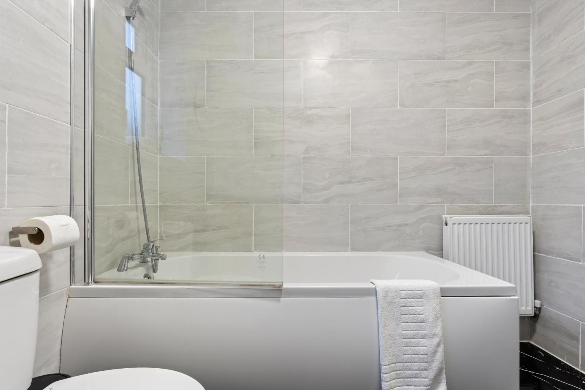 Stylish New Apartment - Free Wifi & Netflix - Top Rated - 3Mh Cradley Heath Extérieur photo